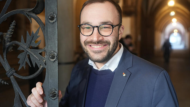 SPD-Chef Christian K&ouml;ning fordert, dass am Georg-Kronawitter-Platz auch Wohnungen entstehen.