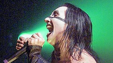Früher war der Herr ein Schock-Rocker, heute frißt er dem Publikum aus der Hand.