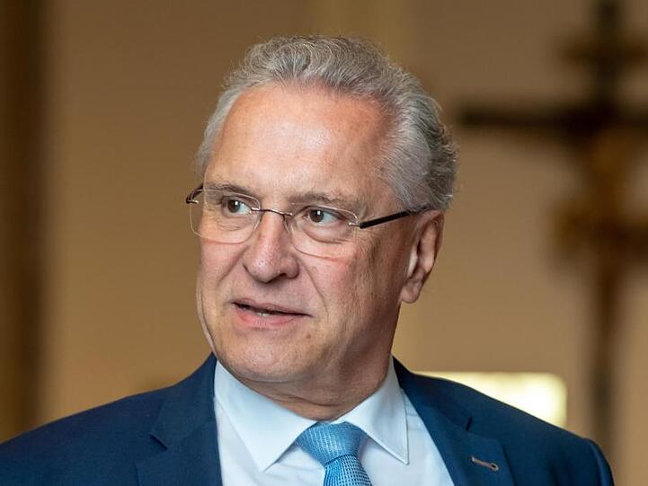 Joachim Herrmann (CSU) im bayerischen Landtag. Foto: Peter Kneffel/dpa/Archivbild