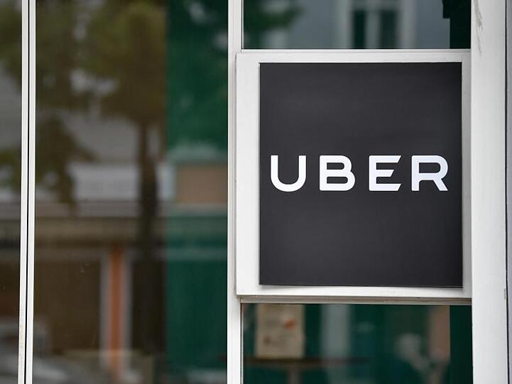 Der Dienst Uber X spielt für das US-Unternehmen eine zentrale Rolle. Für Kunden hat diese Dienstleistung eine ähnliche Funktion wie Taxifahrten.