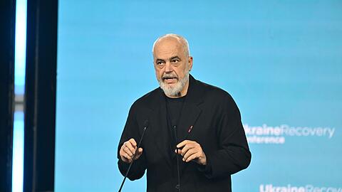 Die Demonstranten verlangen den R&uuml;cktritt von Regierungschef Edi Rama, der das Projekt in der Narta-Laguna bedingungslos zu unterst&uuml;tzen scheint. (Archivbild)