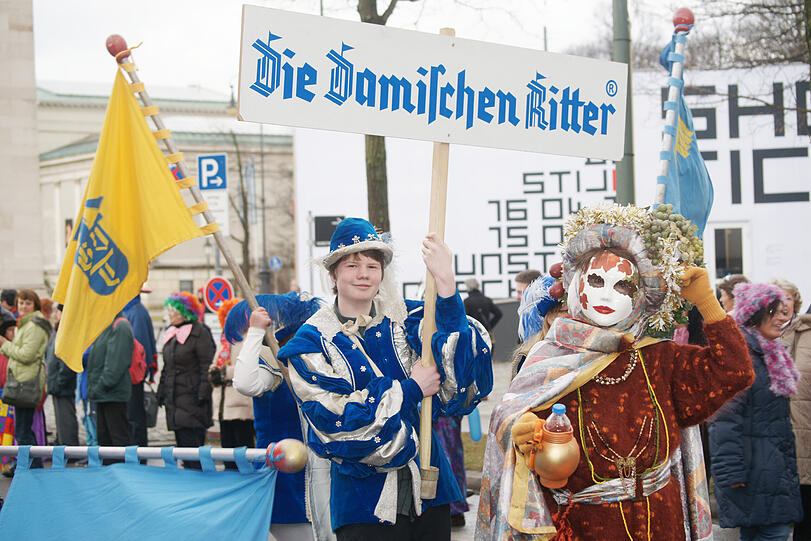 Die Münchner Faschingsumzüge am Königs- und Odeonsplatz.