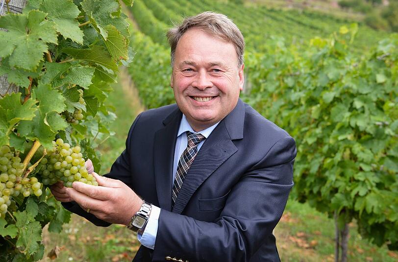 Landwirtschaftsminister: Helmut Brunner (59) ist Niederbayer. Das rettet ihm seinen Job. In der Verwandtenaffäre war er besonders skrupellos. Neben seiner Ehefrau hatte er auch noch seine Schwester und Nichte beschäftigt. Doch aus Niederbayern gab&rsquo;s für den gelernten Landwirt, der auch kurzzeitig Fraktions-Vize war, keine Alternative. Und der Proporz der Bezirke ist auch Seehofer heilig. Bei der Landtagswahl hatte Brunner in seinem Stimmkreis Regen/Freyung-Grafenau neun Prozentpunkte zugelegt.