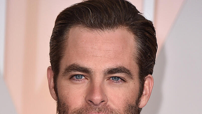 Chris Pine kann sich offenbar über eine dicke Gehaltserhöhung freuen Chris Pine kann sich offenbar über eine dicke Gehaltserhöhung freuen