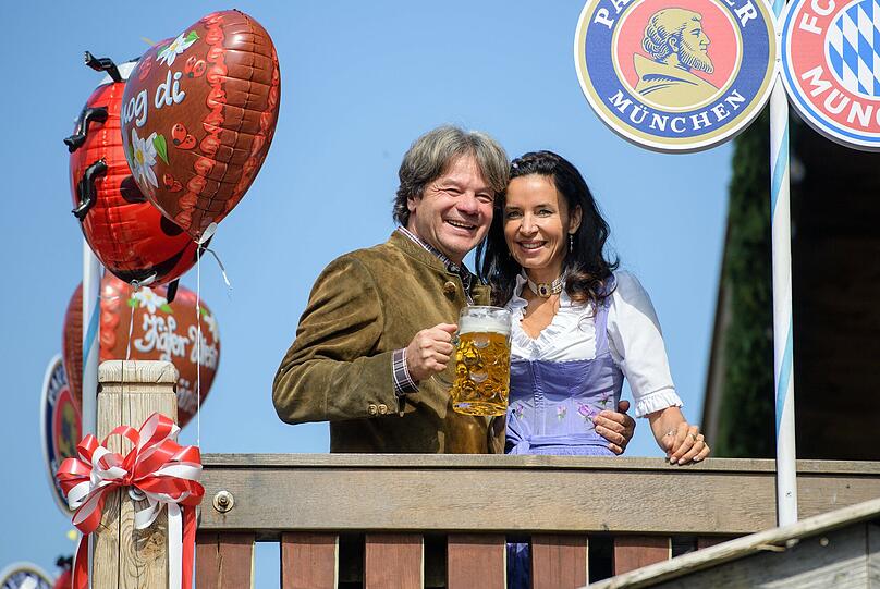 Wiesnwirt Michael Käfer mit Frau Clarissa