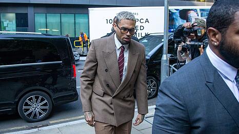 Chris Brown am Freitag bei seiner Ankunft vor dem Southwark Crown Court in London.