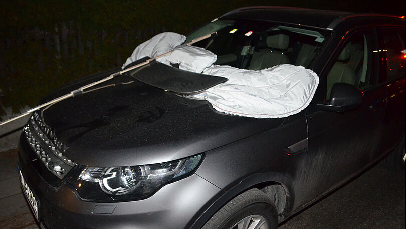 Der Fußgängerairbag des Geländewagens löste aus.