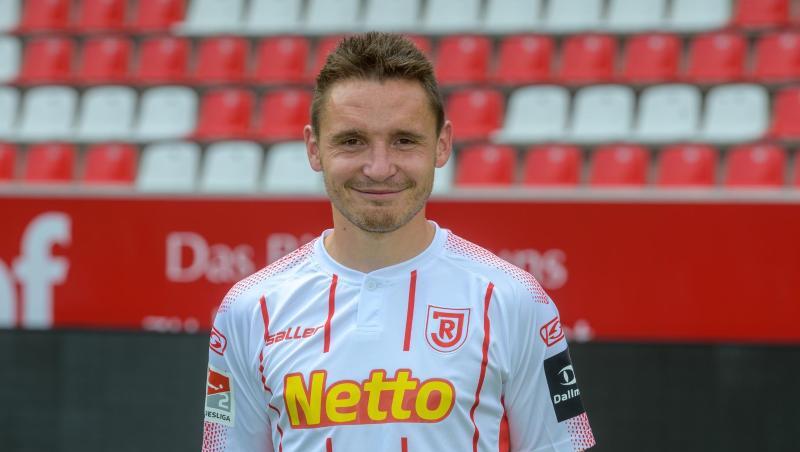 Andreas Geipl vom SSV Jahn Regensburg steht am Spielfeldrand. Foto: Armin Weigel/dpa/Archivbild Andreas Geipl vom SSV Jahn Regensburg steht am Spielfeldrand. Foto: Armin Weigel/dpa/Archivbild