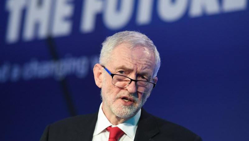 Jeremy Corbyn verlangt, dass Premierministerin Theresa May ihre roten Linien aufgibt. Jeremy Corbyn verlangt, dass Premierministerin Theresa May ihre roten Linien aufgibt.
