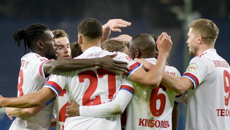 Die Spieler des Hamburger SV feiern einen weiteren Treffer gegen den VfL Osnabrück.
