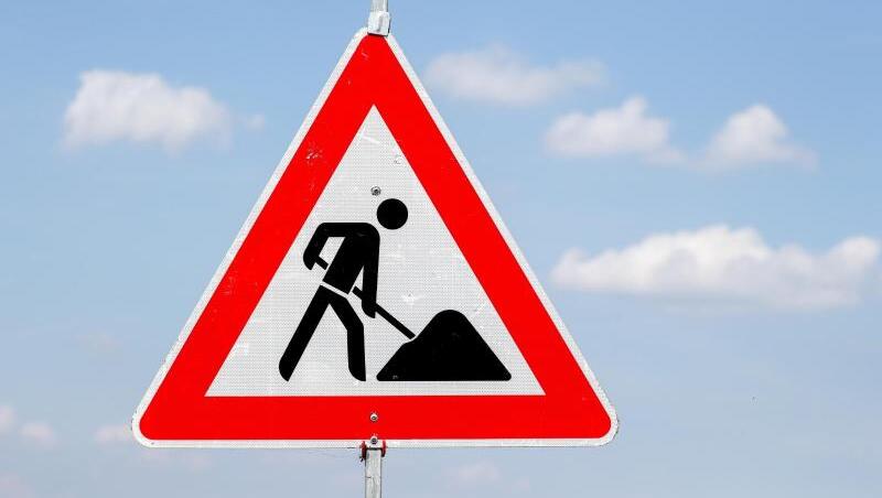 An mehreren Orten in der Stadt müssen sich Autofahrer auf Behinderungen durch Bauarbeiten einstellen. (Symbolbild) An mehreren Orten in der Stadt müssen sich Autofahrer auf Behinderungen durch Bauarbeiten einstellen. (Symbolbild)