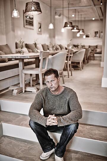 Der Schauspieler kündigt an, in den kommenden zehn Jahren 20 neue Häuser von Sylt bis zu den Seychellen eröffnen zu wollen.