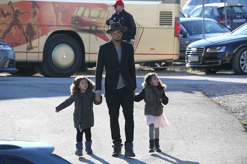 Jerome Boateng und seine Töchter.
