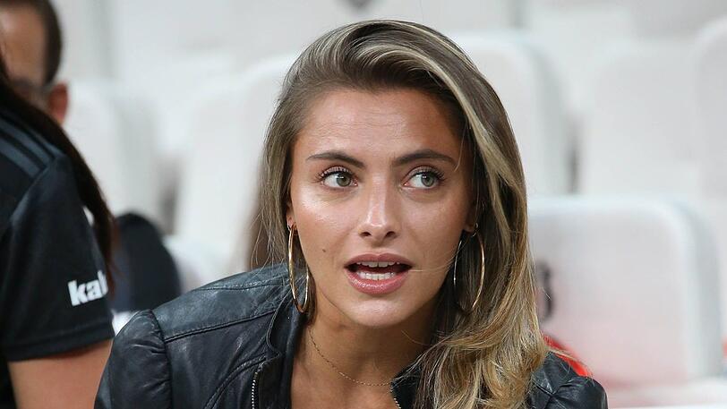 Sophia Thomalla hat kein Verständnis dafür, dass Tattoo-Studios in der Corona-Krise weiterhin geschlossen bleiben müssen.