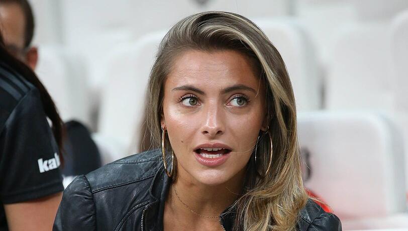 Sophia Thomalla hat kein Verständnis dafür, dass Tattoo-Studios in der Corona-Krise weiterhin geschlossen bleiben müssen. Sophia Thomalla hat kein Verständnis dafür, dass Tattoo-Studios in der Corona-Krise weiterhin geschlossen bleiben müssen.