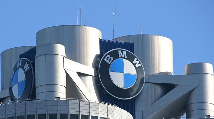 Das BMW-Logo auf dem Firmensitz des Automobilherstellers.