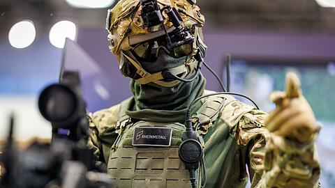 Die Gladius genannte Kampfausr&uuml;stung von Rheinmetall auf der N&uuml;rnberger Sicherheitstechnik-Messe Enforce Tac 2025. &Auml;hnlich sieht die nun bestellte Bundeswehr-Ausr&uuml;stung aus. (Archivbild)