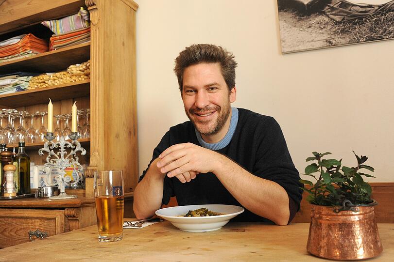 Murmel Clausen ist die Lust auf Fleisch vergangen. Seit Dezember ernährt sich der Drehbuchautor vegan &ndash; zum Beispiel mit Minestrone in seinem Lieblingsitaliener Il Piccolo Principe.
