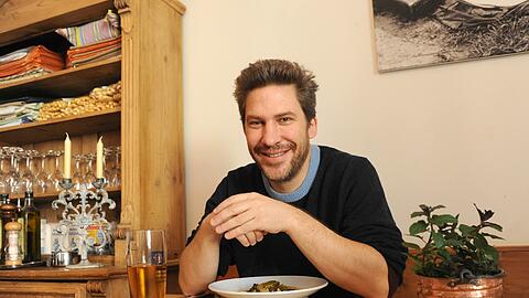 Murmel Clausen ist die Lust auf Fleisch vergangen. Seit Dezember ernährt sich der Drehbuchautor vegan &ndash; zum Beispiel mit Minestrone in seinem Lieblingsitaliener Il Piccolo Principe.