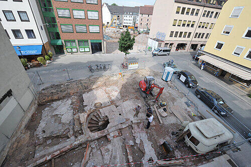 Der Augustinerhof (hinten) wird ab Dienstag untersucht. Maximale Dauer der Ausgrabungen: ein Jahr.