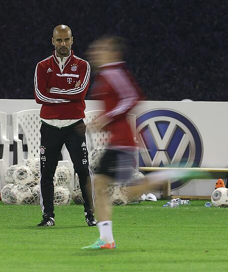 Weitere Bilder vom ersten Training des FC Bayern aus dem Trainingslager in Doha.