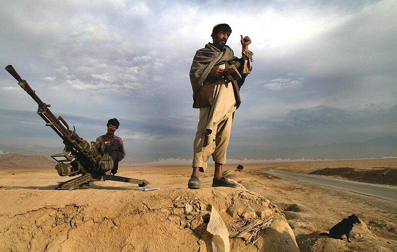 Dieses Bild zeigt eine Szene aus dem Bürgerkrieg in Afghanistan - aufgenommen im Jahr 2002 nördlich von Kabul.