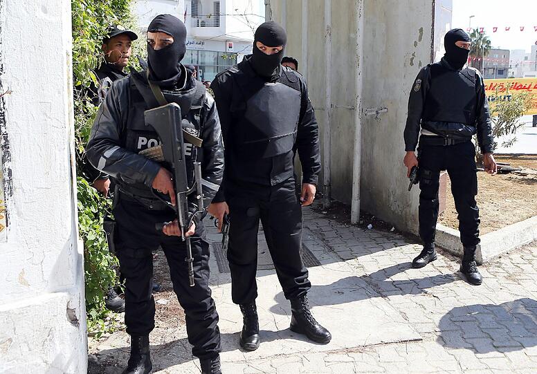 Sehen Sie hier weitere Bilder vom Einsatz der tunesischen Sondereinsatzkräfte in Tunis.