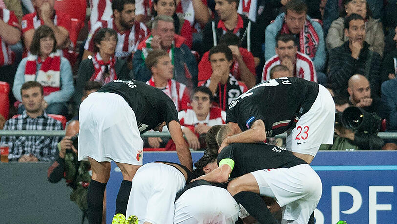 Es ging gut los für den FC Augsburg. Altintop brachte die Schwaben mit 1:0 in Führung. Am Ende stand eine 1:3-Niederlage. Es ging gut los für den FC Augsburg. Altintop brachte die Schwaben mit 1:0 in Führung. Am Ende stand eine 1:3-Niederlage.