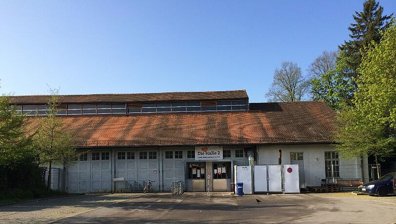Inzwischen ist die Halle leer. Inzwischen ist die Halle leer.