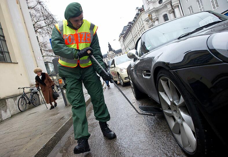 Sicherheitskonferenz in München: Kontrollen der Polizei rund um den Bayerischen Hof.