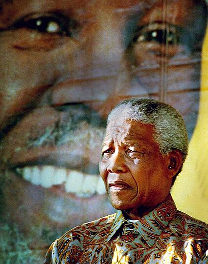 Hier weitere Bilder von Südafrikas Nationalheld Nelson Mandela. Er starb am 05.12.2013.