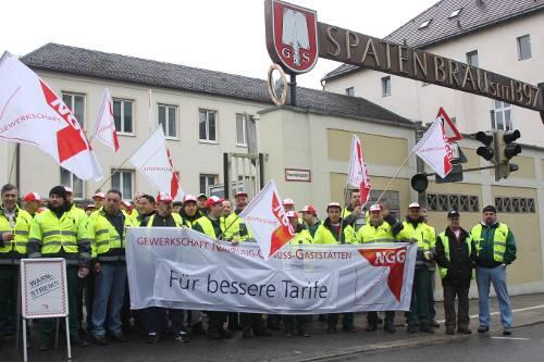 Rund 150 Brauereibeschäftigte legten in München die Arbeit nieder.