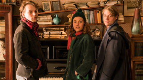 Theo (Leonard Scheicher), Lena (Lena Klenke) und Kurt (Tom Gramenz) .