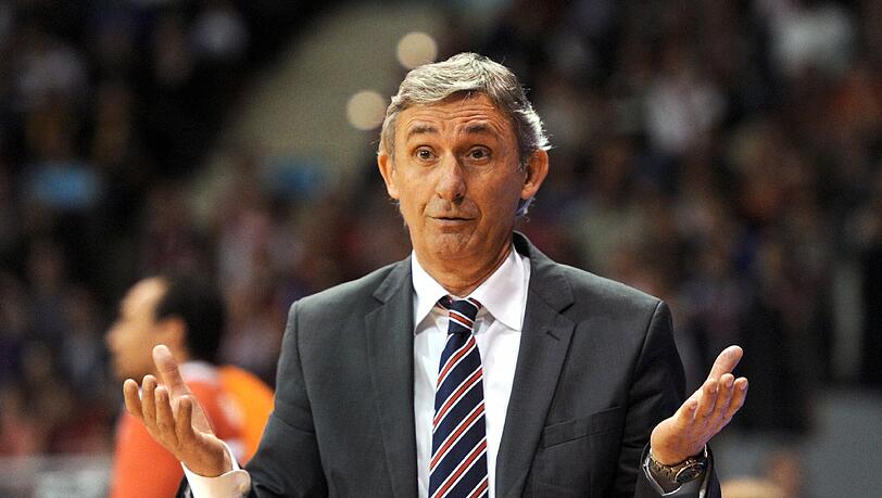 ... Svetislav Pesic. Bis 1979 spielte dieser aktiv Basketball in Jugoslawien und ist seit 1982 Trainer. Seit 2012 ist er Trainer der Bayern-Basketballer. ... Svetislav Pesic. Bis 1979 spielte dieser aktiv Basketball in Jugoslawien und ist seit 1982 Trainer. Seit 2012 ist er Trainer der Bayern-Basketballer.