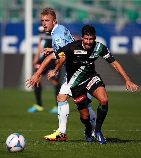 Packendes Duell: Daniel Adlung gegen Matias Vitkieviez