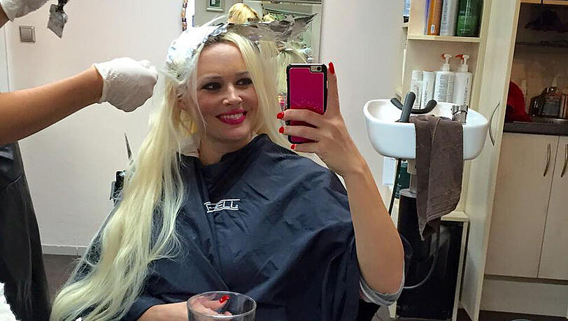 Daniela Katzenberger entspannt beim Friseur Daniela Katzenberger entspannt beim Friseur
