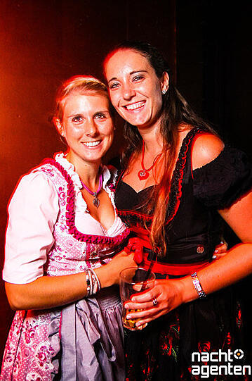 Etwas züchtiger, aber immer noch ganz schön sexy waren die After-Wiesn-Partys am Wochenende im Neuraum.