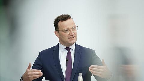 Jens Spahn (CDU), Bundesminister für Gesundheit, spricht bei einer Pressekonferenz. Foto: Michael Kappeler/dpa