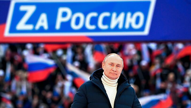 Wladimir Putin hält am achten Jahrestag der Einverleibung der Halbinsel Krim eine Rede in Moskau.