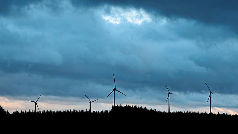Windräder bei Aitrang im Allgäu: Bayerns Wirtschaft fordert deutlich mehr von ihnen.