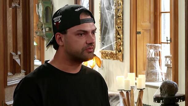 Tränen bei Jimi Blue Ochsenknecht: Er entscheidet sich in "Die Verräter" gegen seine Promi-Kollegen. Tränen bei Jimi Blue Ochsenknecht: Er entscheidet sich in "Die Verräter" gegen seine Promi-Kollegen.