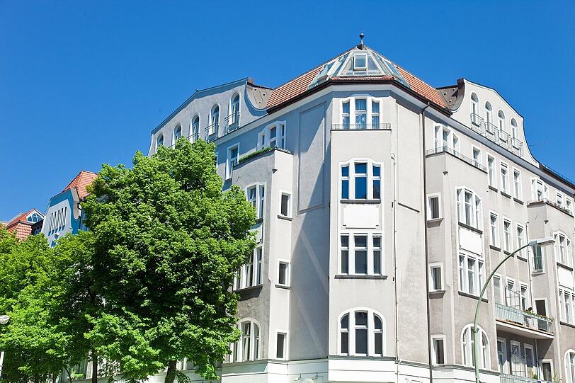 Mietwohnungen in München &ndash; die neue Regierung vergisst nach Meinung von Ernst Weichselgartner &bdquo;Die Kuh die man melken will, muss man füttern&ldquo;.