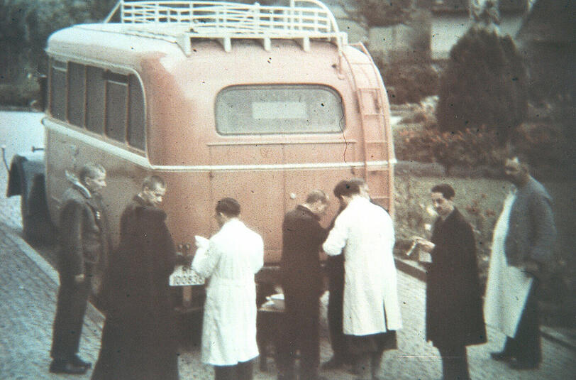 Heil-und Pflegeanstalt Liebenau, 1940: Mit diesen Bussen wurden die Patienten in die Tötungsanstalten verbracht.