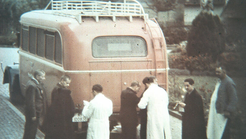 Heil-und Pflegeanstalt Liebenau, 1940: Mit diesen Bussen wurden die Patienten in die Tötungsanstalten verbracht. Heil-und Pflegeanstalt Liebenau, 1940: Mit diesen Bussen wurden die Patienten in die Tötungsanstalten verbracht.
