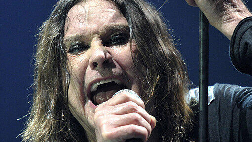 Black Sabbath-Sänger Ozzy Osbourne springt aber ein: Er wird als "Ozzy & Friends" die Konzerte geben. Black Sabbath-Sänger Ozzy Osbourne springt aber ein: Er wird als "Ozzy & Friends" die Konzerte geben.