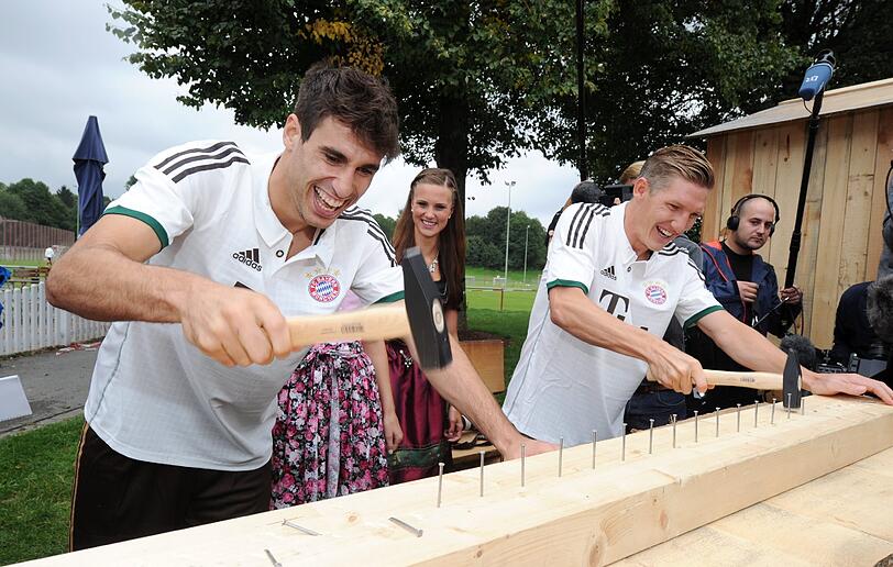 Das neue Wiesn-Trikot des FC Bayern für das Oktoberfest 2013: Die Bilder von der offiziellen Präsentation