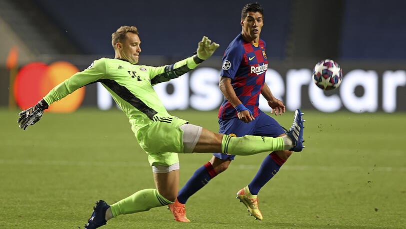 Bayern-Kapitän Manuel Neuer (l.), hier im Duell mit Barcelonas Luis Suárez. Bayern-Kapitän Manuel Neuer (l.), hier im Duell mit Barcelonas Luis Suárez.