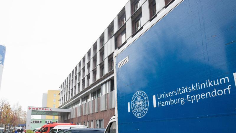 Universitätsklinikum Eppendorf in Hamburg. Das UKE bestätigte, dass der Patient am Freitag auf der Intensivstation gestorben ist.