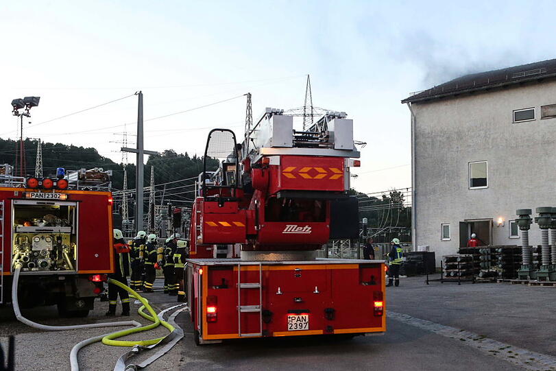 Brand in einem Umspannwerk in Simbach: Die Bilder vom Feuerwehreinsatz.