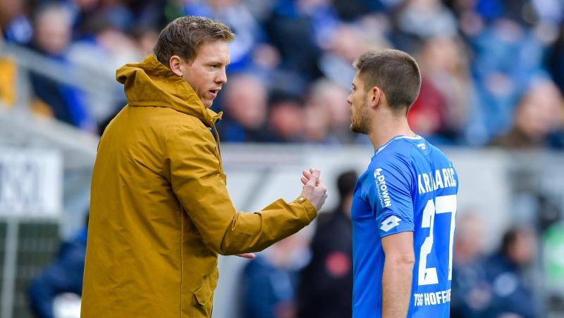 Hoffenheims Trainer Julian Nagelsmann (l) spricht während eines Spiels mit Andrej Kramaric. Hoffenheims Trainer Julian Nagelsmann (l) spricht während eines Spiels mit Andrej Kramaric.